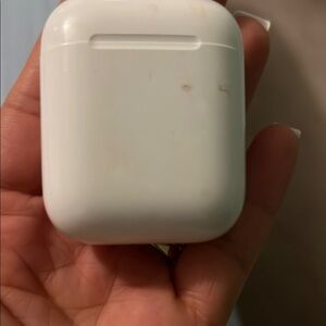 Apple White Wireless Earbuds Charger Case